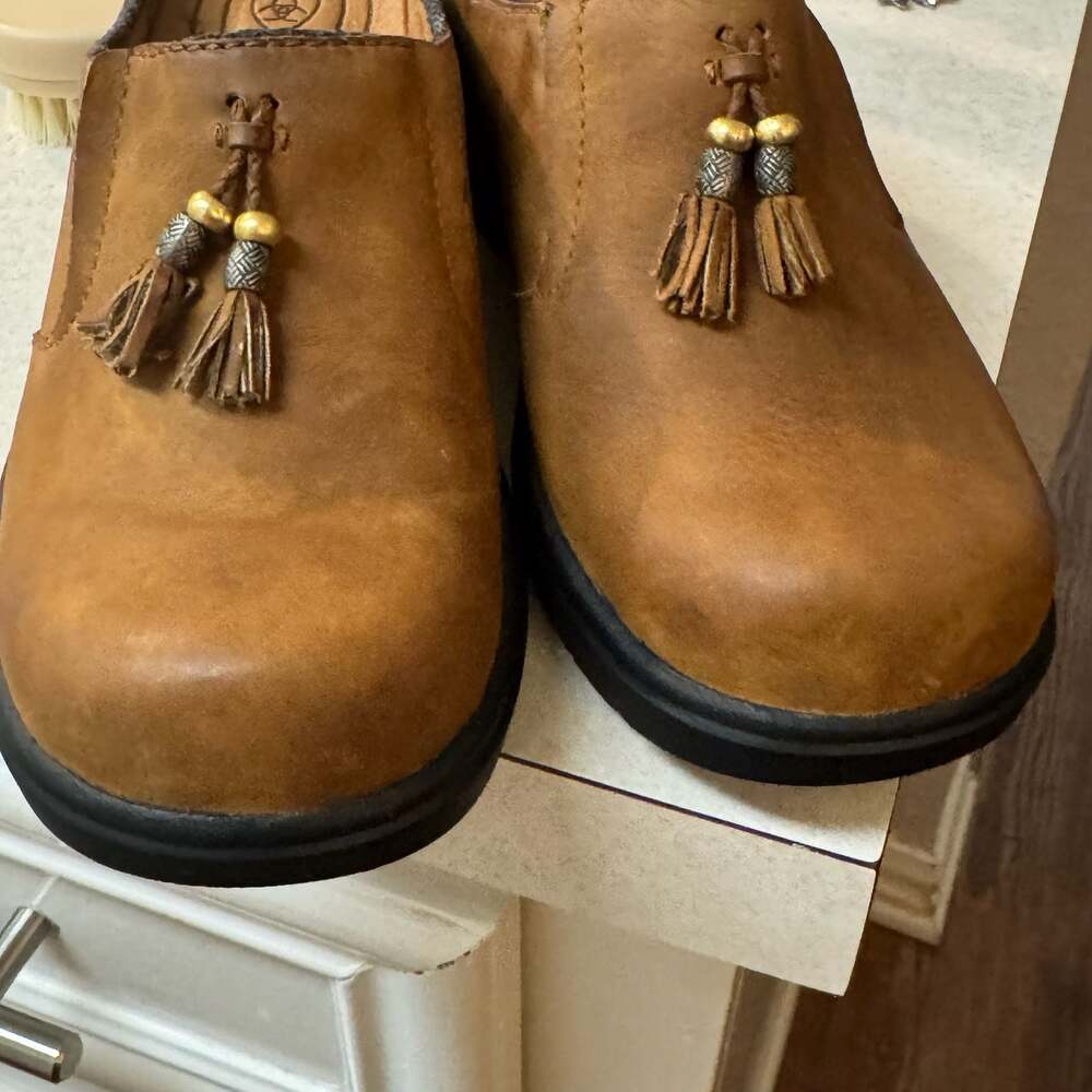Ariat Womens Mendocino Leather Slip On Tassel Clogs woman’s 6.5B